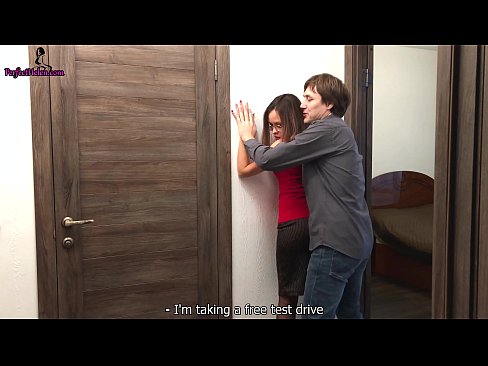 ❤️ セクシーな不動産屋がマンションを売りながら官能的にオマンコをコキコキしてファック - クレンパーイ ❌ ファッキング ❌️